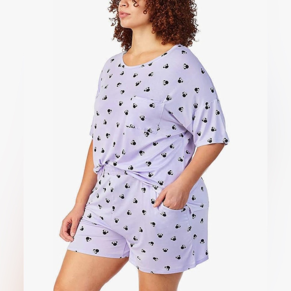 Disney Minnie Mouse Women’s short and Short PJ Set large